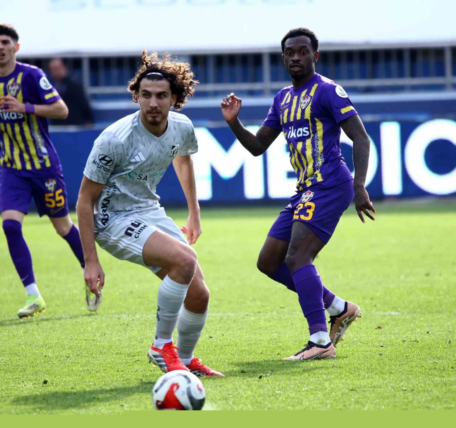 Trendyol Süper Lig: Eyüpspor: 0 - Kocaelispor: 1 (İlk yarı)
