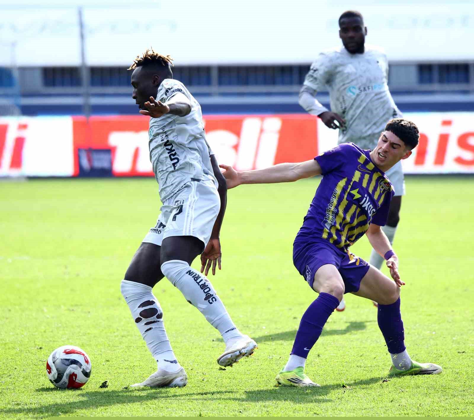 Trendyol Süper Lig: Eyüpspor: 0 - Kocaelispor: 1 (İlk yarı)
