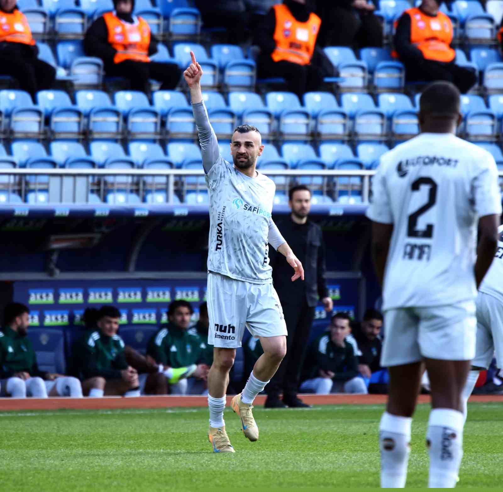 Trendyol Süper Lig: Eyüpspor: 0 - Kocaelispor: 1 (Maç devam ediyor)
