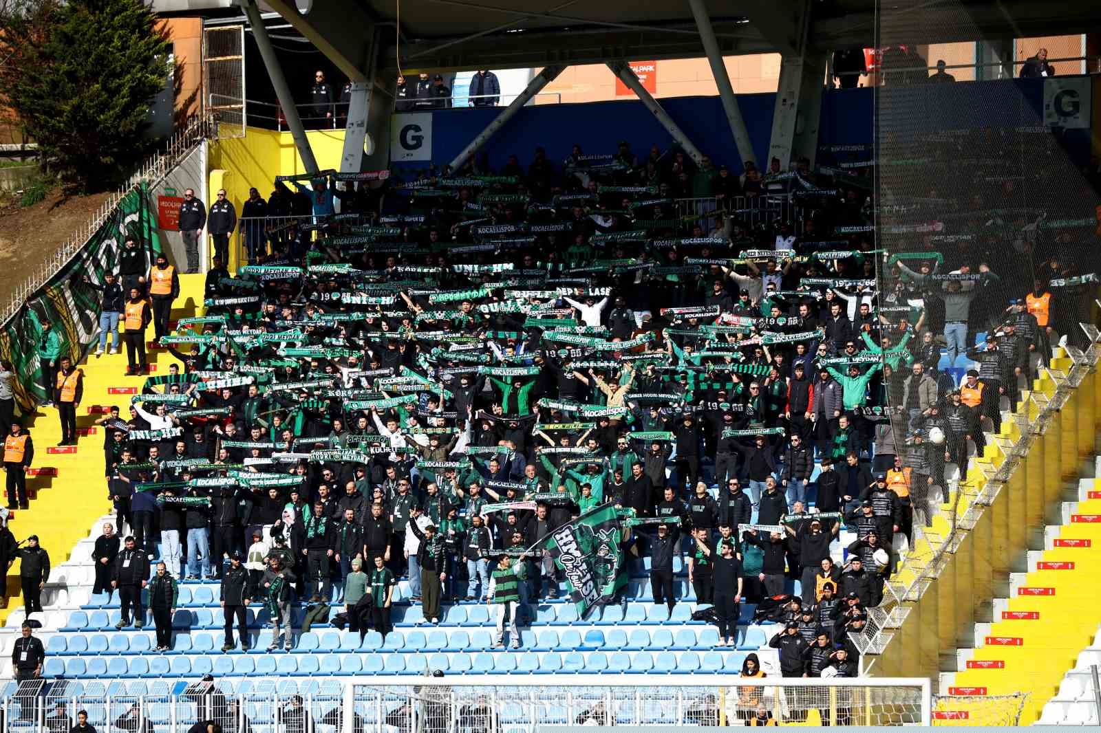 Trendyol Süper Lig: Eyüpspor: 0 - Kocaelispor: 1 (Maç devam ediyor)
