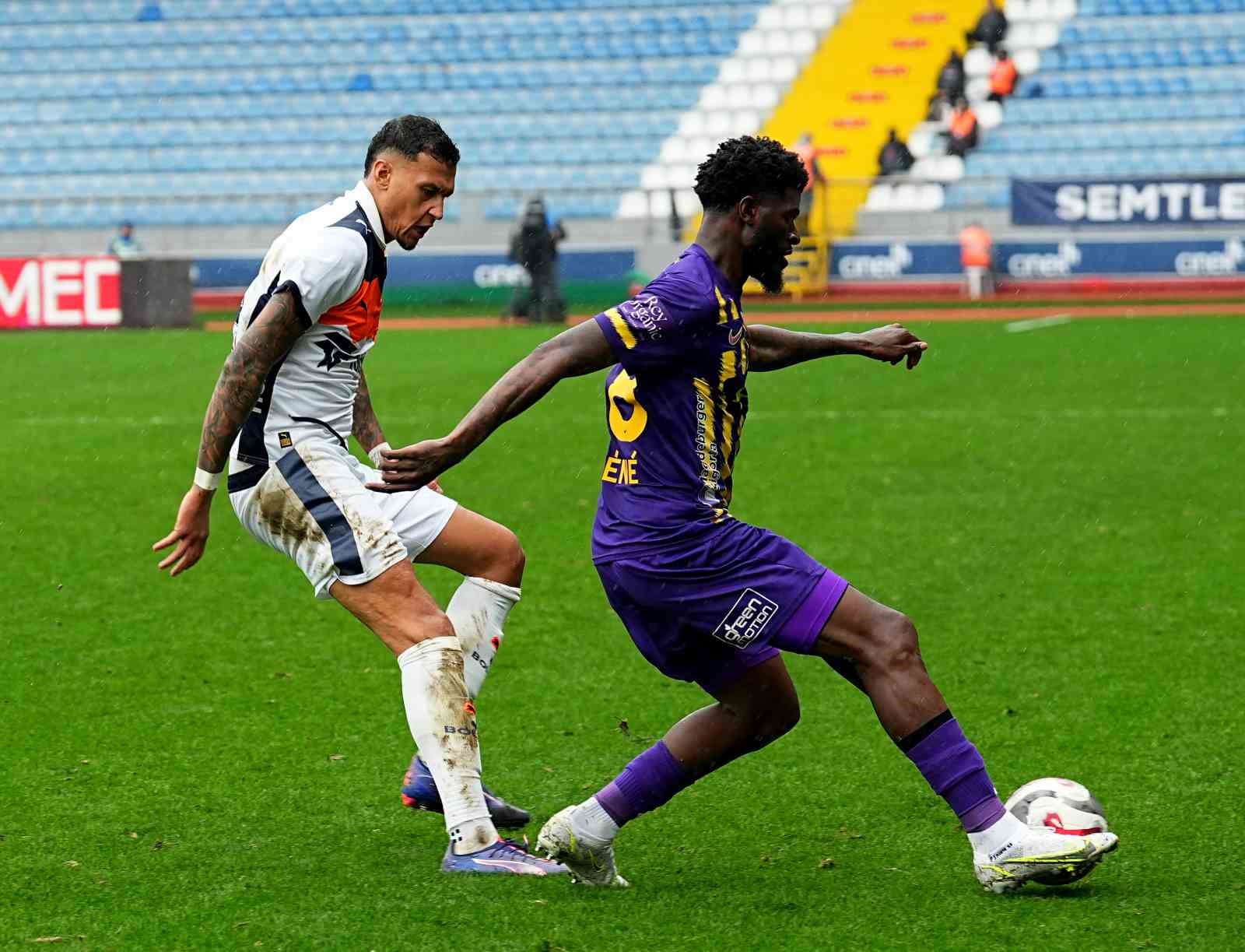 Trendyol Süper Lig: Eyüpspor: 0 - RAMS Başakşehir: 1 (İlk yarı)
