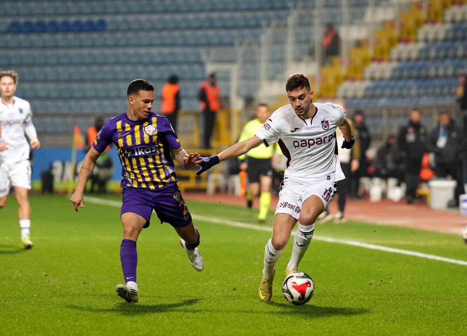 Trendyol Süper Lig: Eyüpspor: 0 - Trabzonspor: 0 (Maç devam ediyor)
