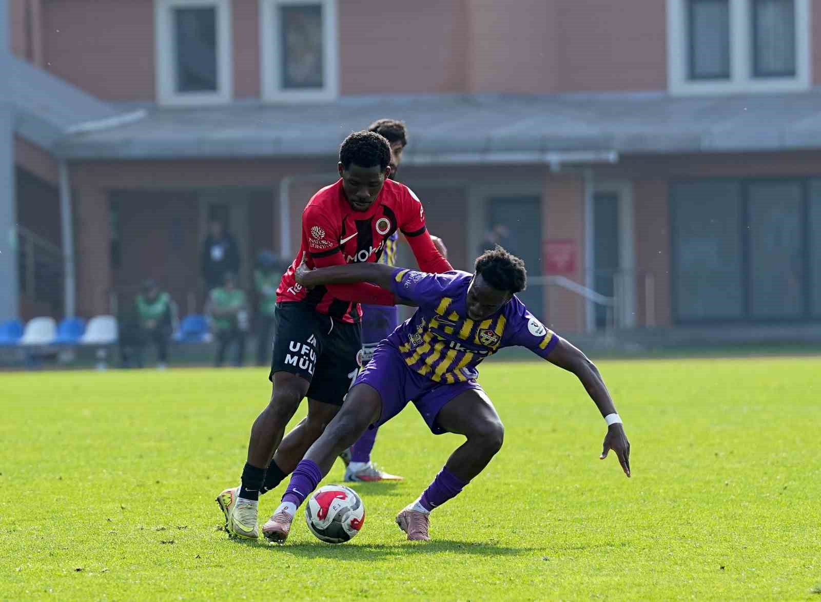 Trendyol Süper Lig: Eyüpspor: 1 - Gençlerbirliği: 0 (Maç sonucu)
Trendyol Süper Lig: Eyüpspor: 1 - Gençlerbirliği: 0 (Maç sonucu)