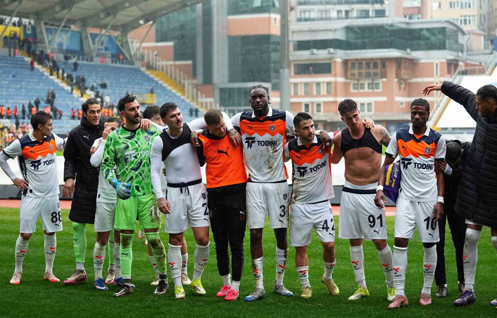 Trendyol Süper Lig: Eyüpspor: 1 - RAMS Başakşehir: 2 (Maç Sonucu)
