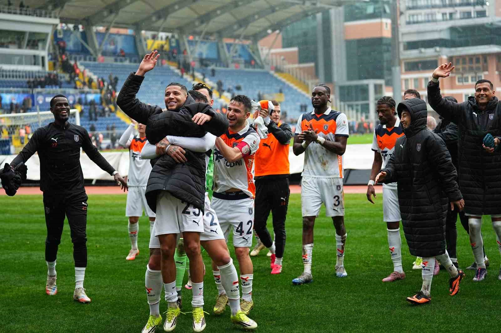 Trendyol Süper Lig: Eyüpspor: 1 - RAMS Başakşehir: 2 (Maç Sonucu)
