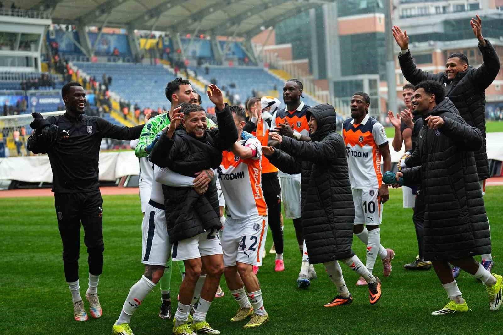 Trendyol Süper Lig: Eyüpspor: 1 - RAMS Başakşehir: 2 (Maç Sonucu)

