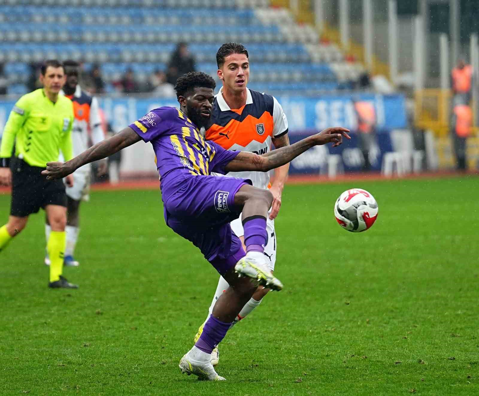 Trendyol Süper Lig: Eyüpspor: 1 - RAMS Başakşehir: 2 (Maç Sonucu)
