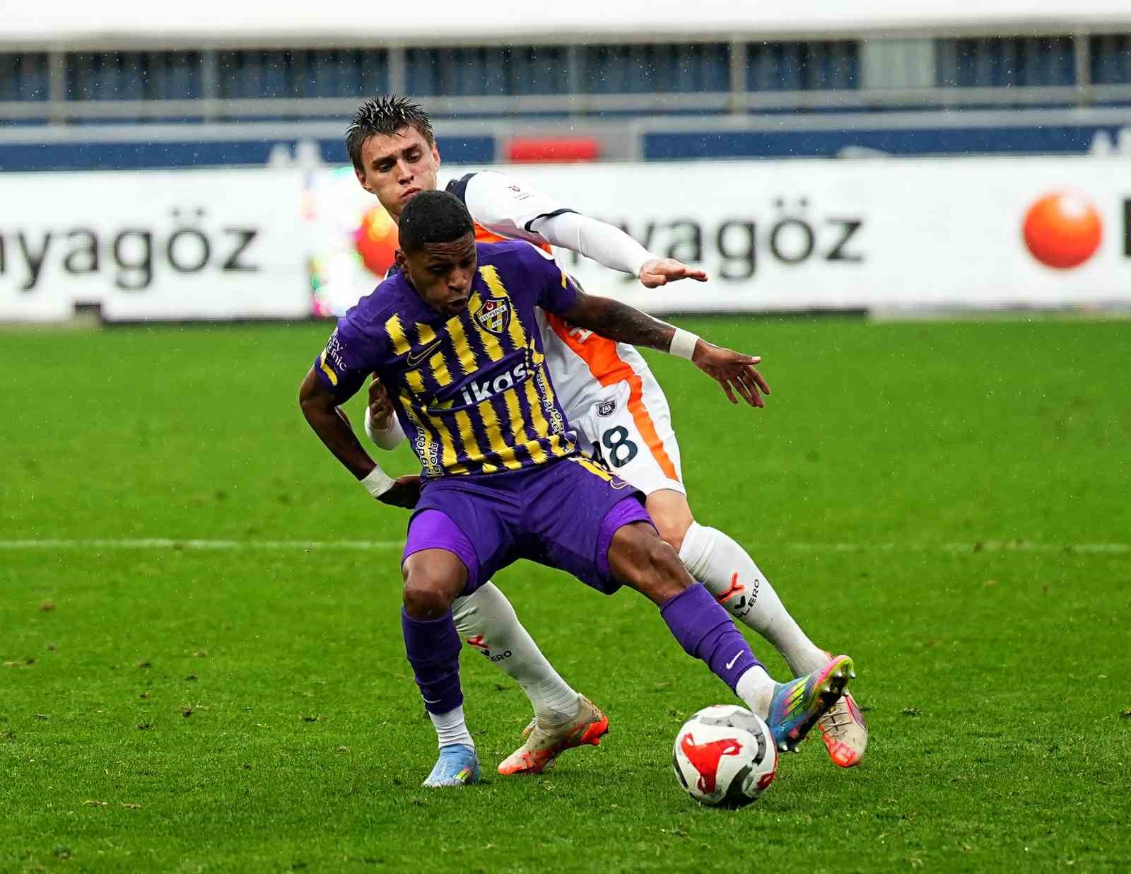 Trendyol Süper Lig: Eyüpspor: 1 - RAMS Başakşehir: 2 (Maç Sonucu)
