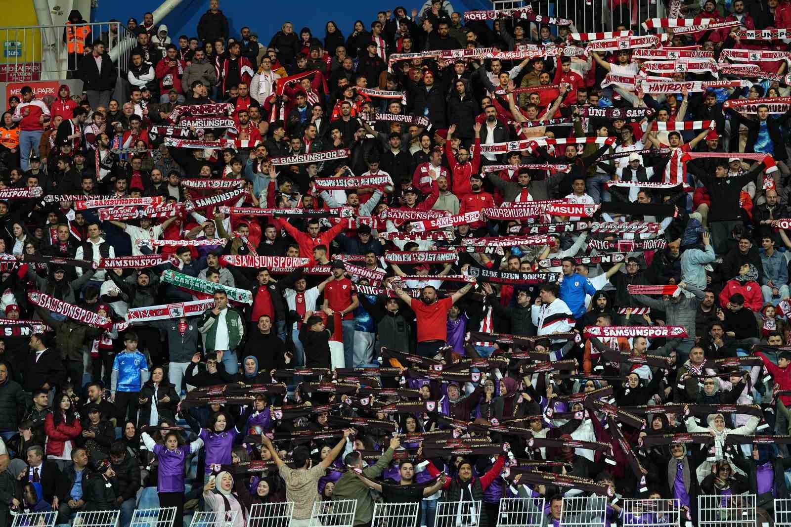 Trendyol Süper Lig: Eyüpspor: 1 - Samsunspor: 0 (İlk yarı)
