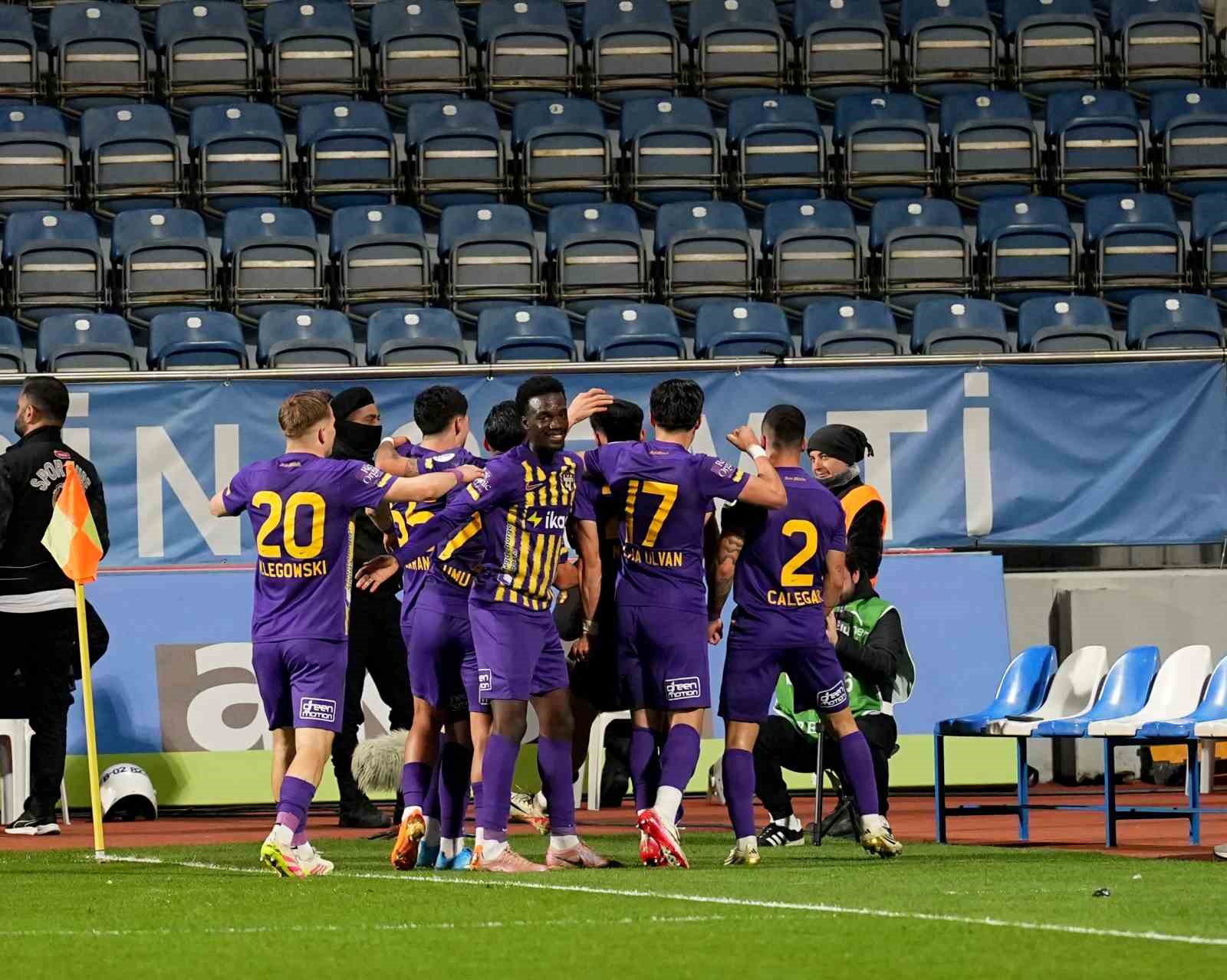 Trendyol Süper Lig: Eyüpspor: 1 - Samsunspor: 0 (İlk yarı)
