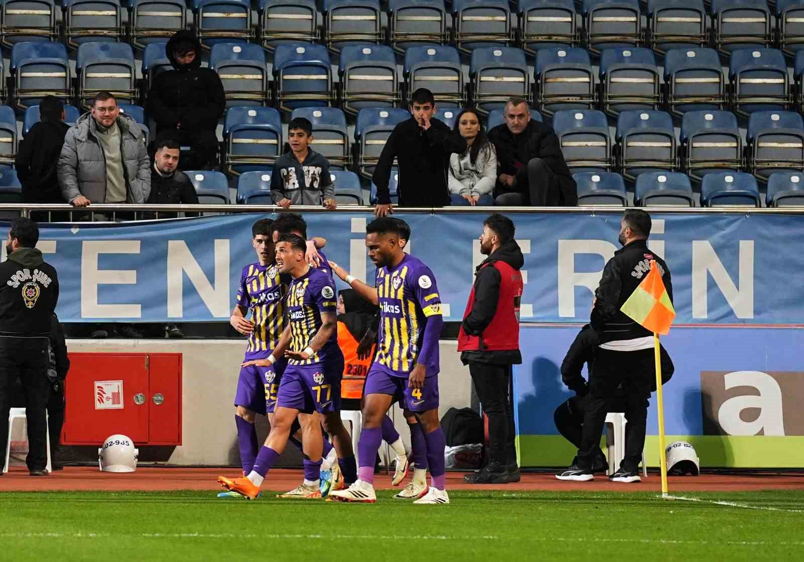 Trendyol Süper Lig: Eyüpspor: 1 - Samsunspor: 0 (İlk yarı)
