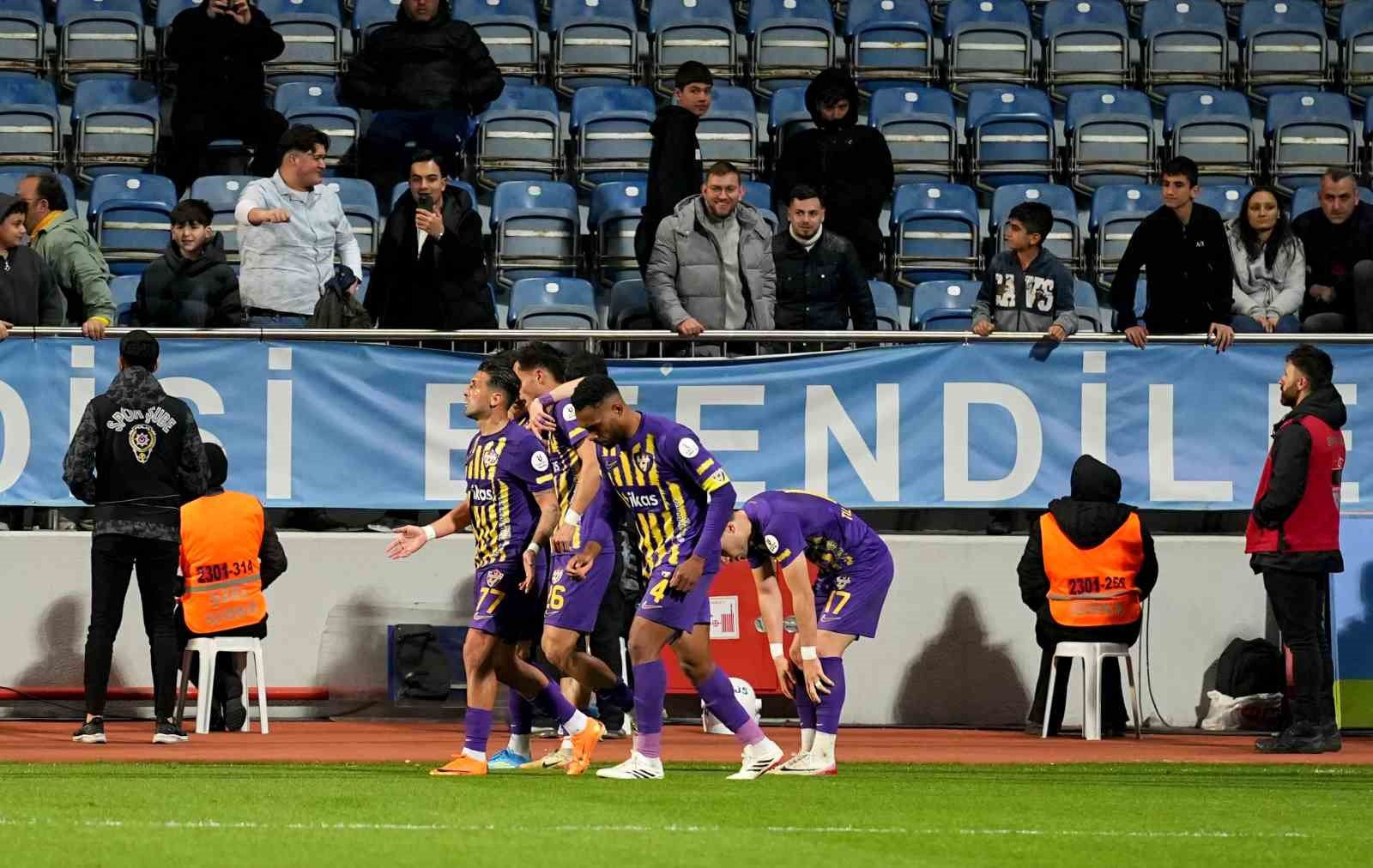 Trendyol Süper Lig: Eyüpspor: 1 - Samsunspor: 0 (İlk yarı)
