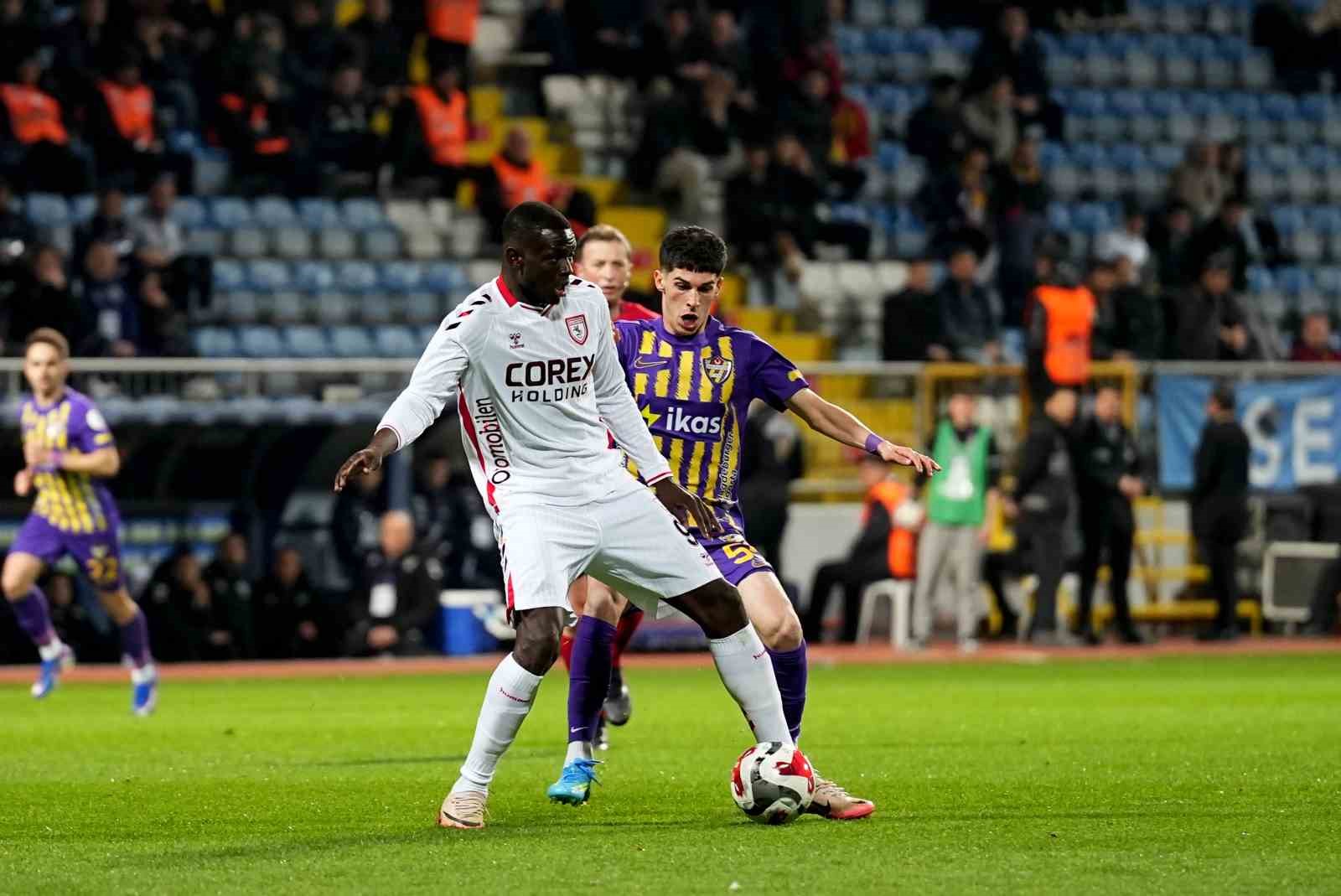 Trendyol Süper Lig: Eyüpspor: 1 - Samsunspor: 0 (İlk yarı)
