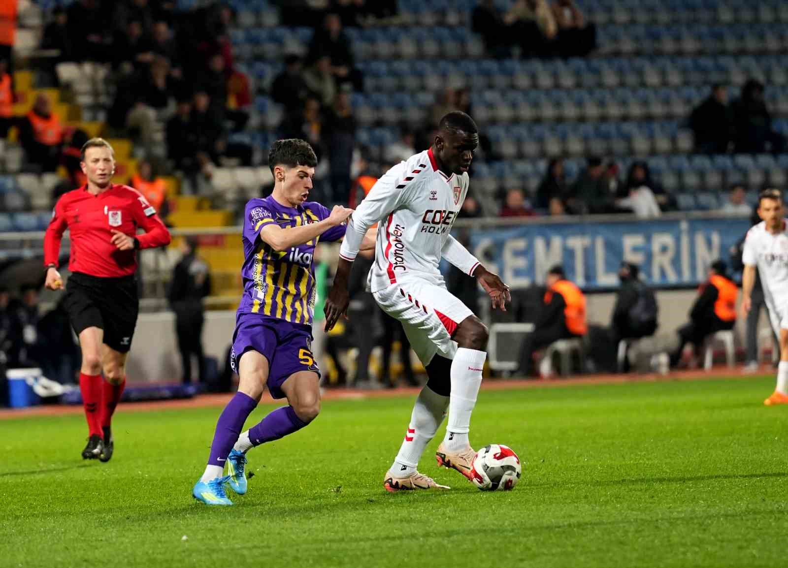 Trendyol Süper Lig: Eyüpspor: 1 - Samsunspor: 0 (İlk yarı)
