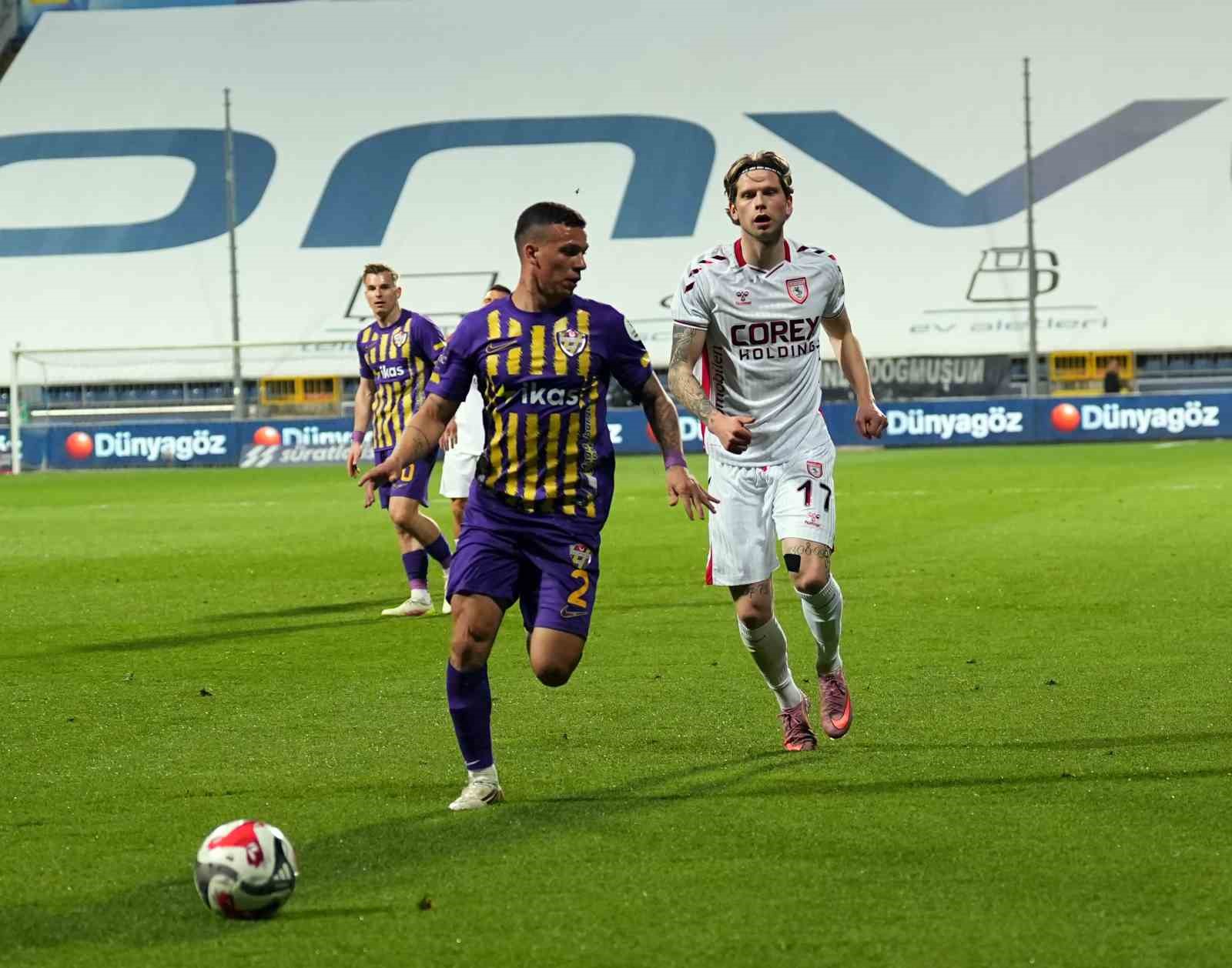 Trendyol Süper Lig: Eyüpspor: 1 - Samsunspor: 0 (İlk yarı)
