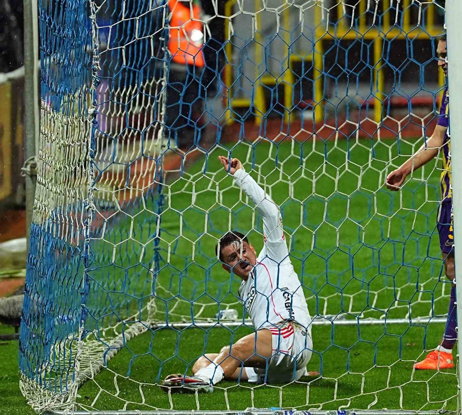 Trendyol Süper Lig: Eyüpspor: 2 - Beşiktaş: 2 (Maç sonucu)
Trendyol Süper Lig: Eyüpspor: 2 - Beşiktaş: 2 (Maç sonucu)