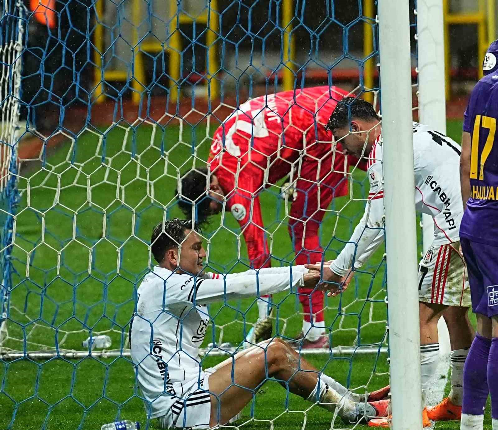 Trendyol Süper Lig: Eyüpspor: 2 - Beşiktaş: 2 (Maç sonucu)
Trendyol Süper Lig: Eyüpspor: 2 - Beşiktaş: 2 (Maç sonucu)