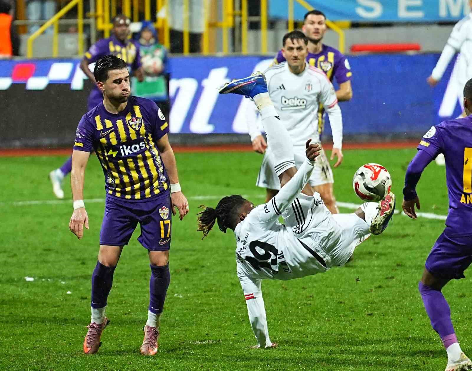 Trendyol Süper Lig: Eyüpspor: 2 - Beşiktaş: 2 (Maç sonucu)
Trendyol Süper Lig: Eyüpspor: 2 - Beşiktaş: 2 (Maç sonucu)