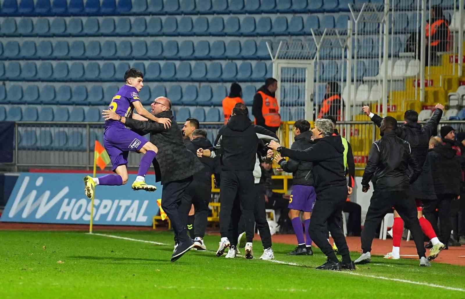 Trendyol Süper Lig: Eyüpspor: 2 - Beşiktaş: 2 (Maç sonucu)
Trendyol Süper Lig: Eyüpspor: 2 - Beşiktaş: 2 (Maç sonucu)