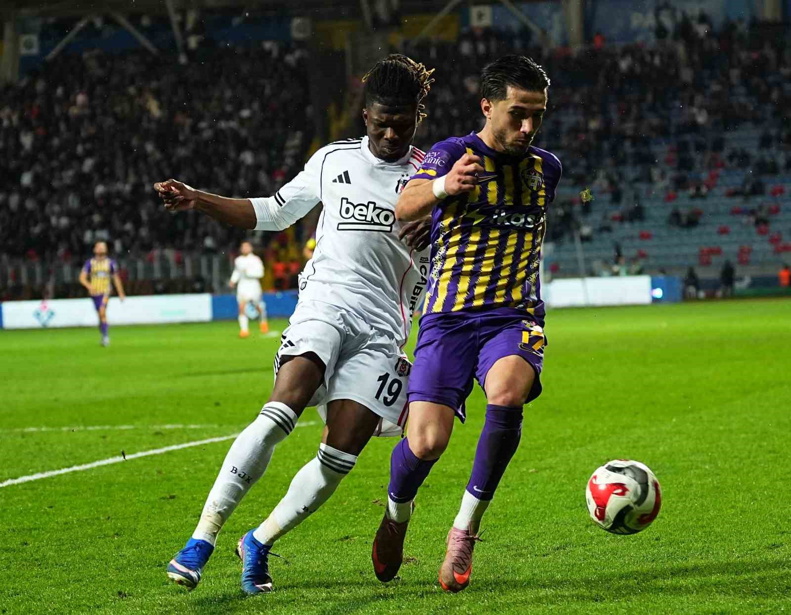 Trendyol Süper Lig: Eyüpspor: 2 - Beşiktaş: 2 (Maç sonucu)
Trendyol Süper Lig: Eyüpspor: 2 - Beşiktaş: 2 (Maç sonucu)