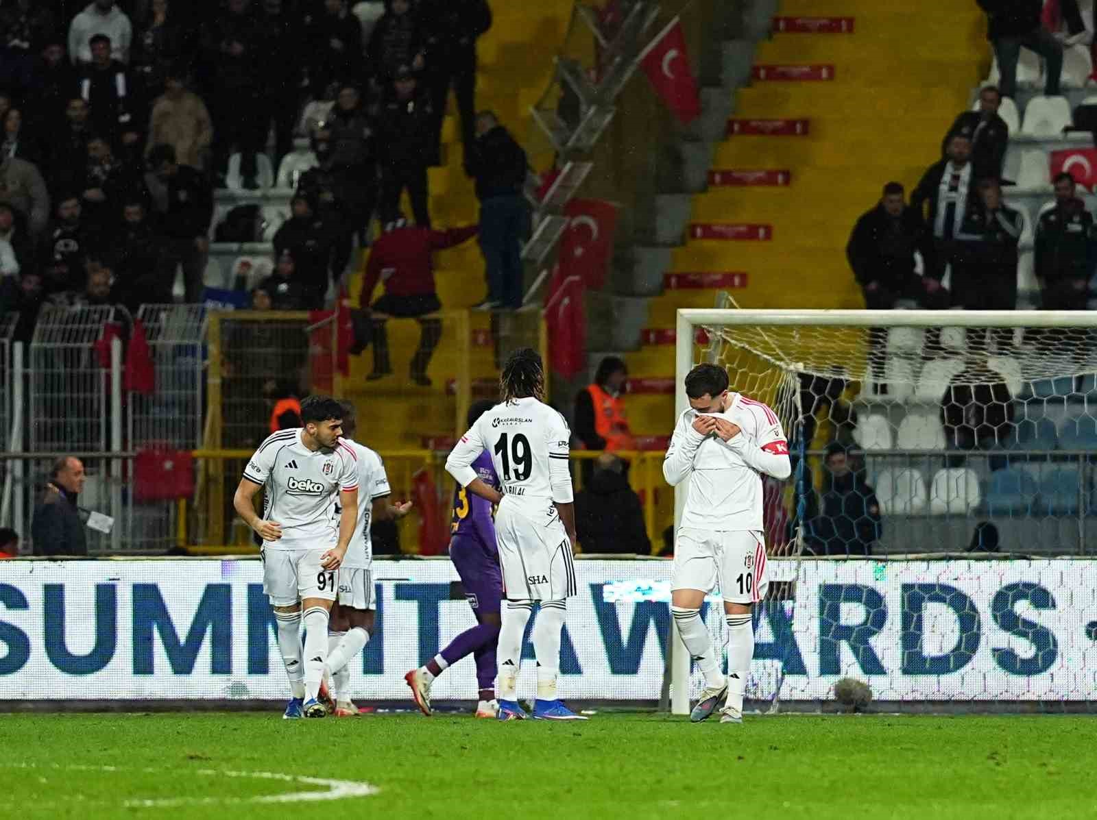 Trendyol Süper Lig: Eyüpspor: 2 - Beşiktaş: 2 (Maç sonucu)
Trendyol Süper Lig: Eyüpspor: 2 - Beşiktaş: 2 (Maç sonucu)