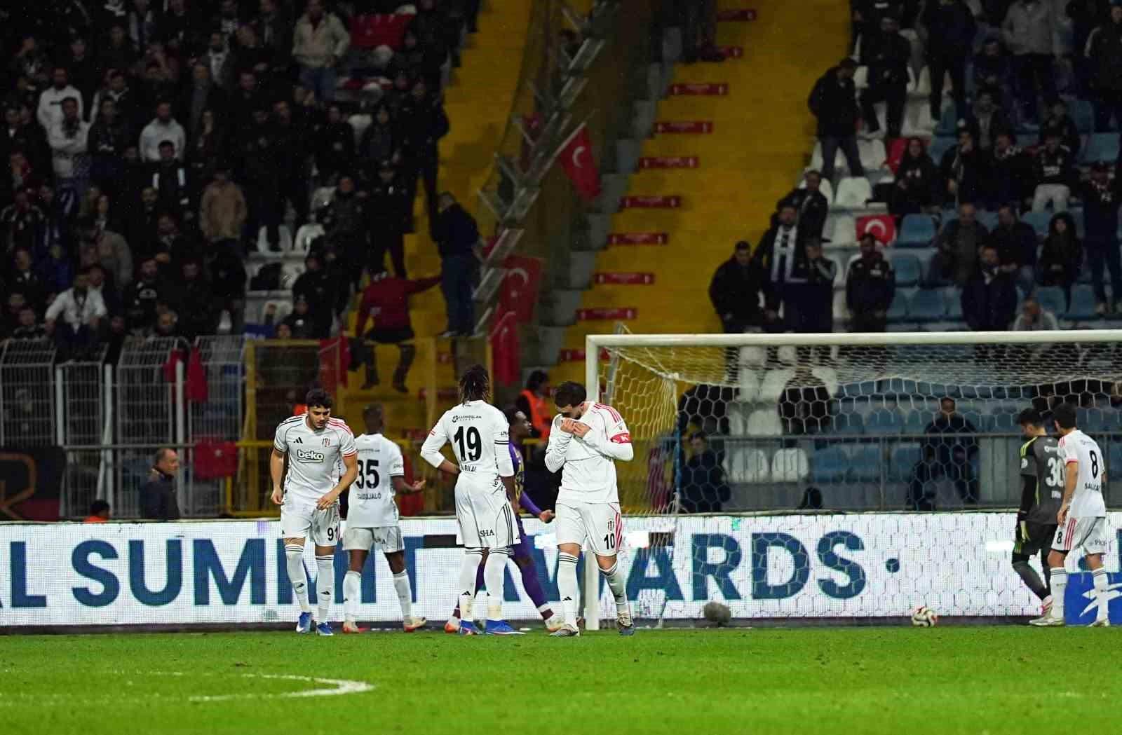 Trendyol Süper Lig: Eyüpspor: 2 - Beşiktaş: 2 (Maç sonucu)
Trendyol Süper Lig: Eyüpspor: 2 - Beşiktaş: 2 (Maç sonucu)