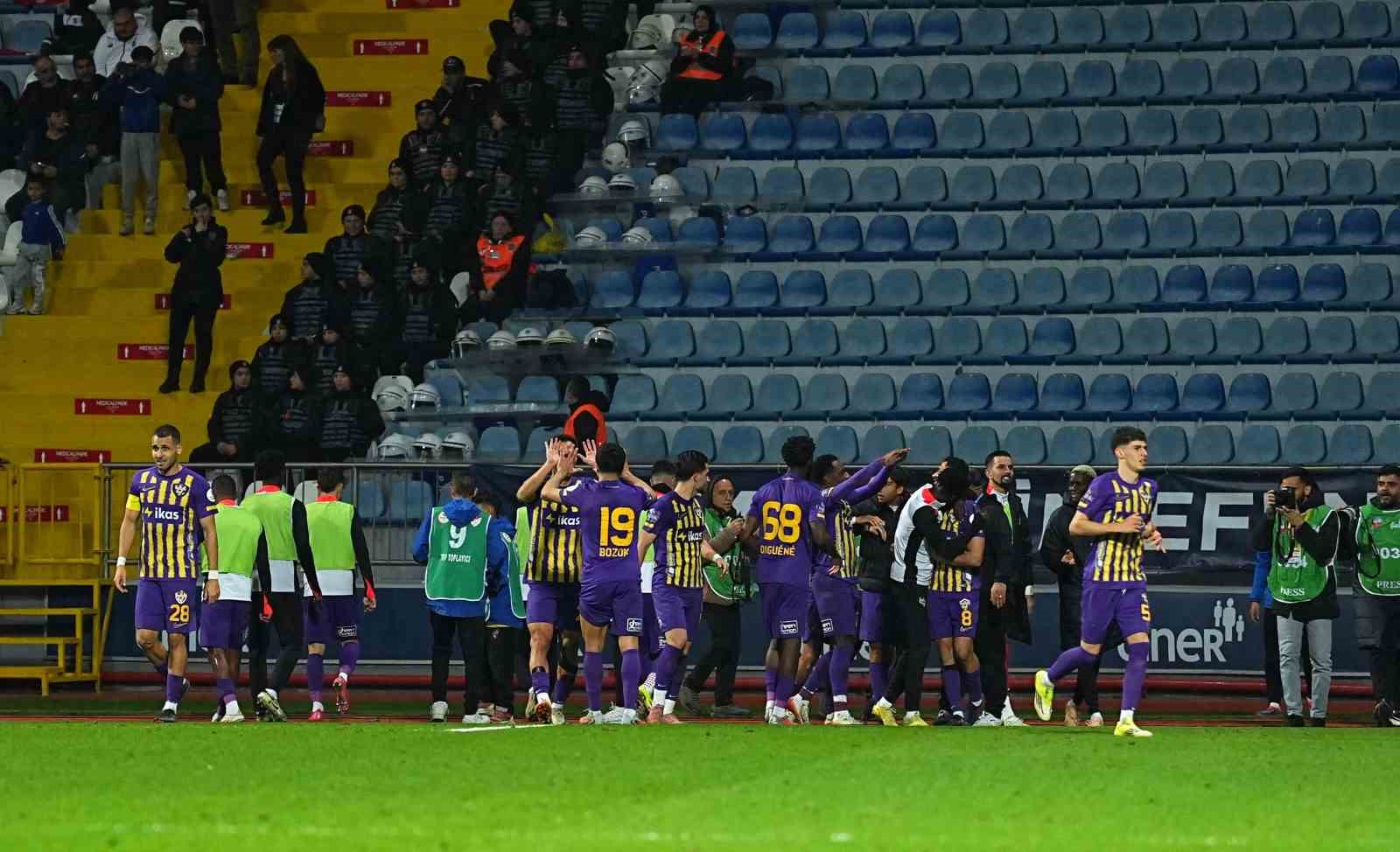 Trendyol Süper Lig: Eyüpspor: 2 - Beşiktaş: 2 (Maç sonucu)
Trendyol Süper Lig: Eyüpspor: 2 - Beşiktaş: 2 (Maç sonucu)