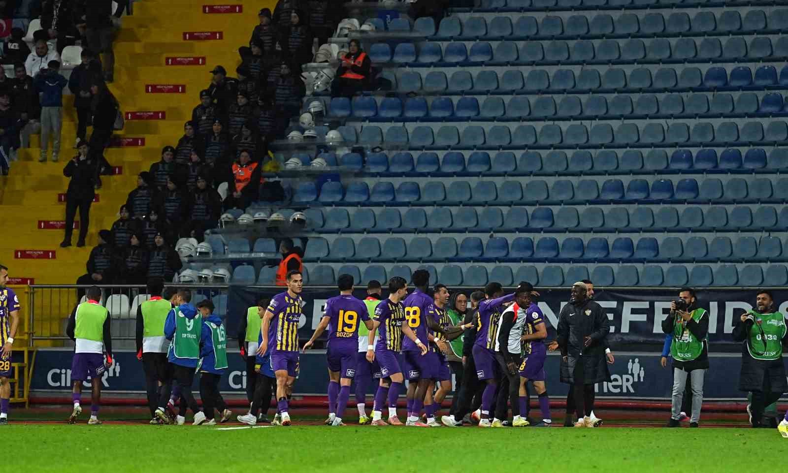 Trendyol Süper Lig: Eyüpspor: 2 - Beşiktaş: 2 (Maç sonucu)
Trendyol Süper Lig: Eyüpspor: 2 - Beşiktaş: 2 (Maç sonucu)