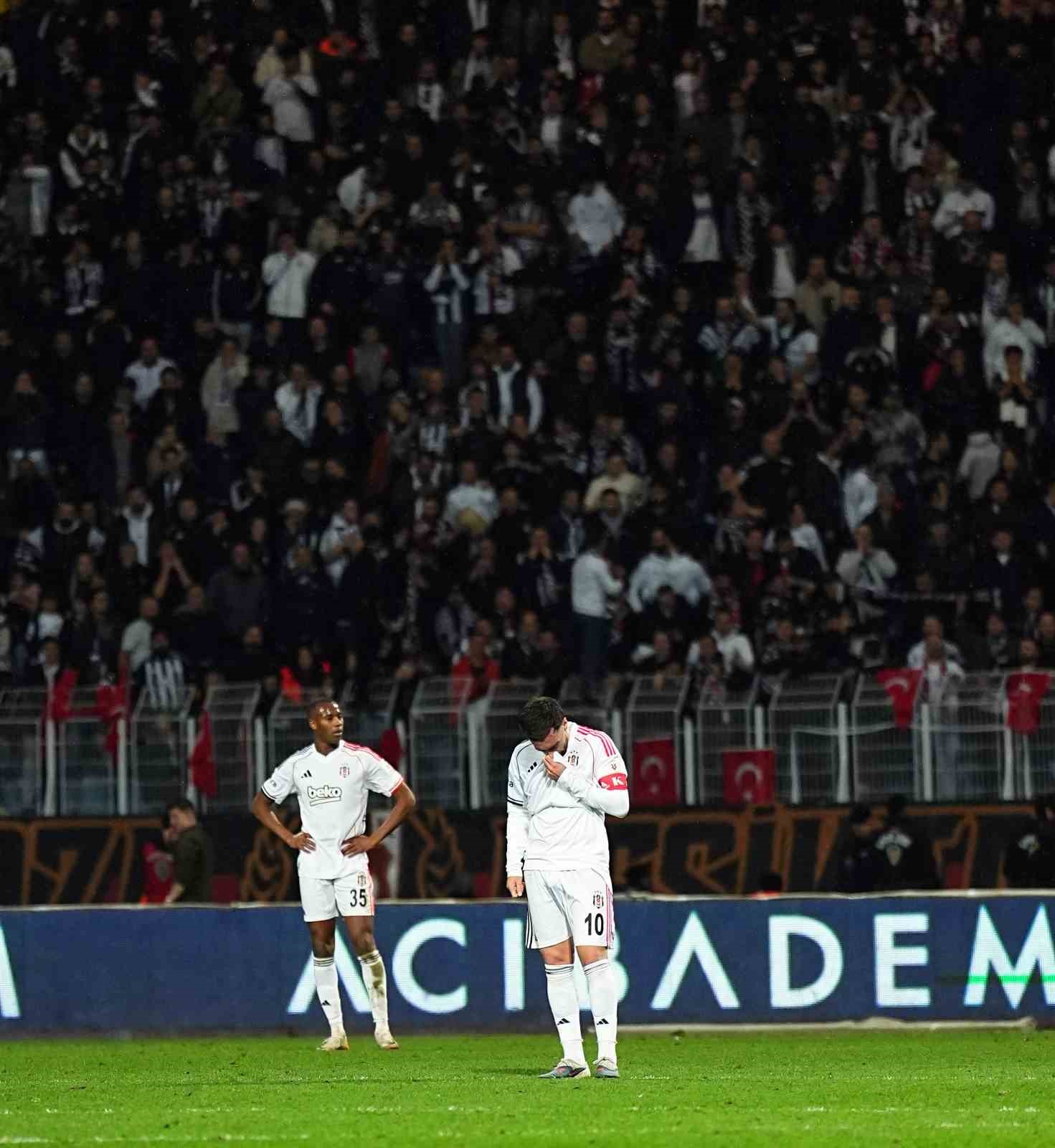 Trendyol Süper Lig: Eyüpspor: 2 - Beşiktaş: 2 (Maç sonucu)
Trendyol Süper Lig: Eyüpspor: 2 - Beşiktaş: 2 (Maç sonucu)