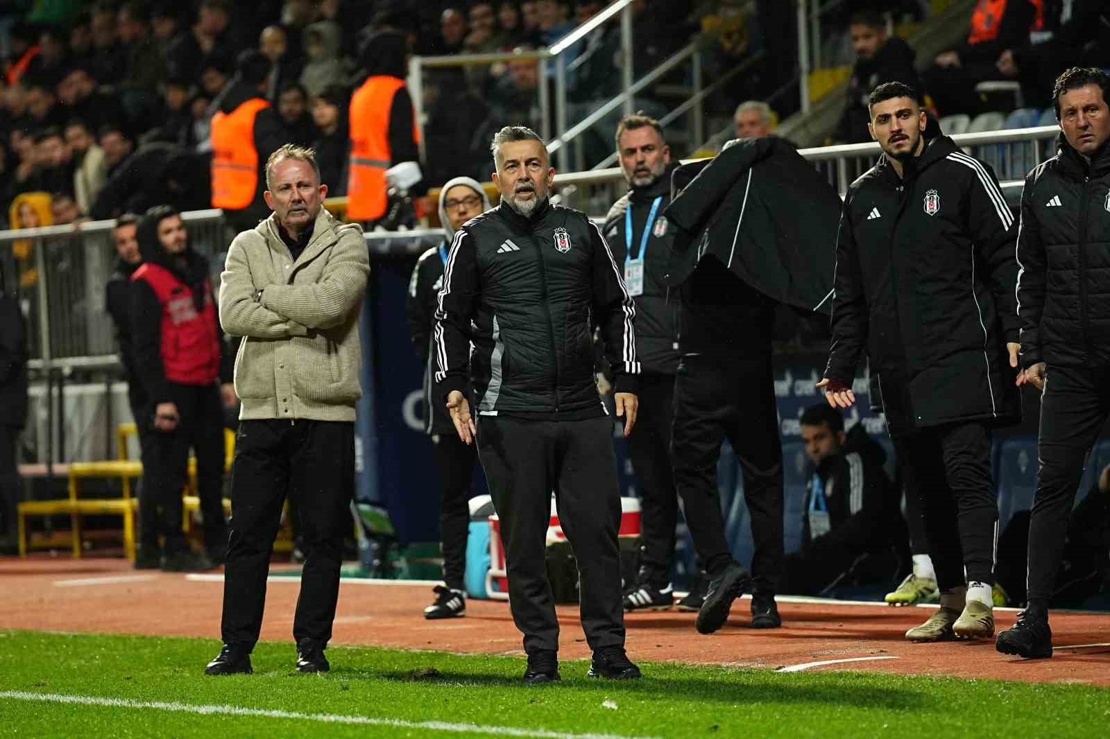 Trendyol Süper Lig: Eyüpspor: 2 - Beşiktaş: 2 (Maç sonucu)
Trendyol Süper Lig: Eyüpspor: 2 - Beşiktaş: 2 (Maç sonucu)