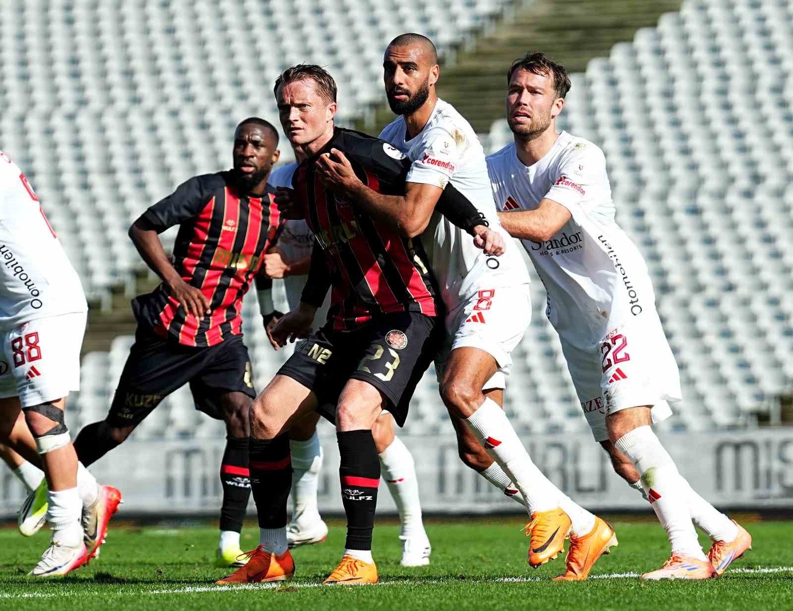 Trendyol Süper Lig: Fatih Karagümrük: 1 - Antalyaspor: 0 (İlk yarı)
