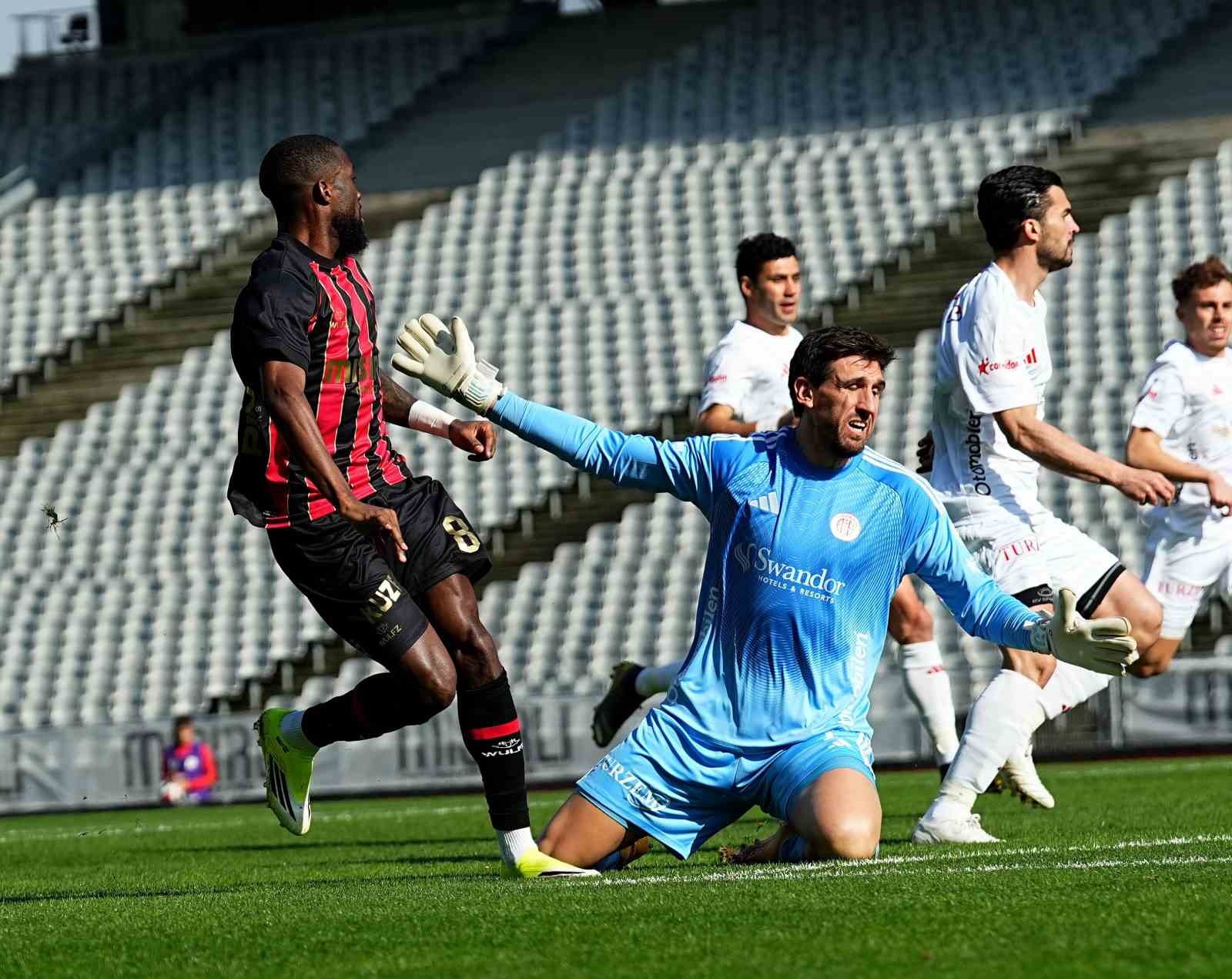 Trendyol Süper Lig: Fatih Karagümrük: 1 - Antalyaspor: 0 (Maç devam ediyor)

