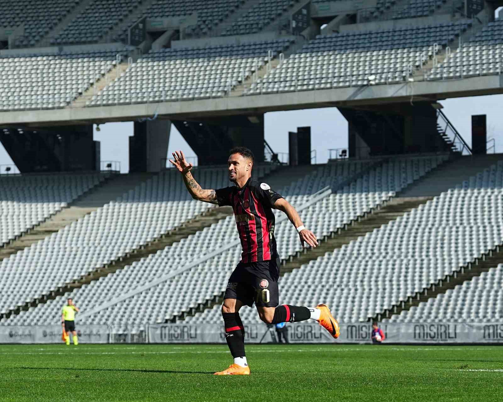 Trendyol Süper Lig: Fatih Karagümrük: 1 - Antalyaspor: 0 (Maç devam ediyor)
