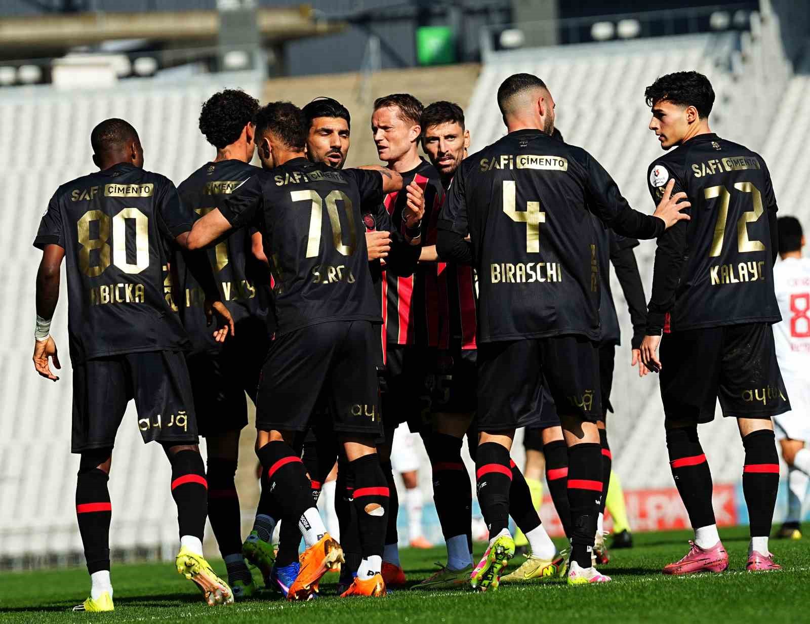 Trendyol Süper Lig: Fatih Karagümrük: 1 - Antalyaspor: 0 (Maç devam ediyor)
