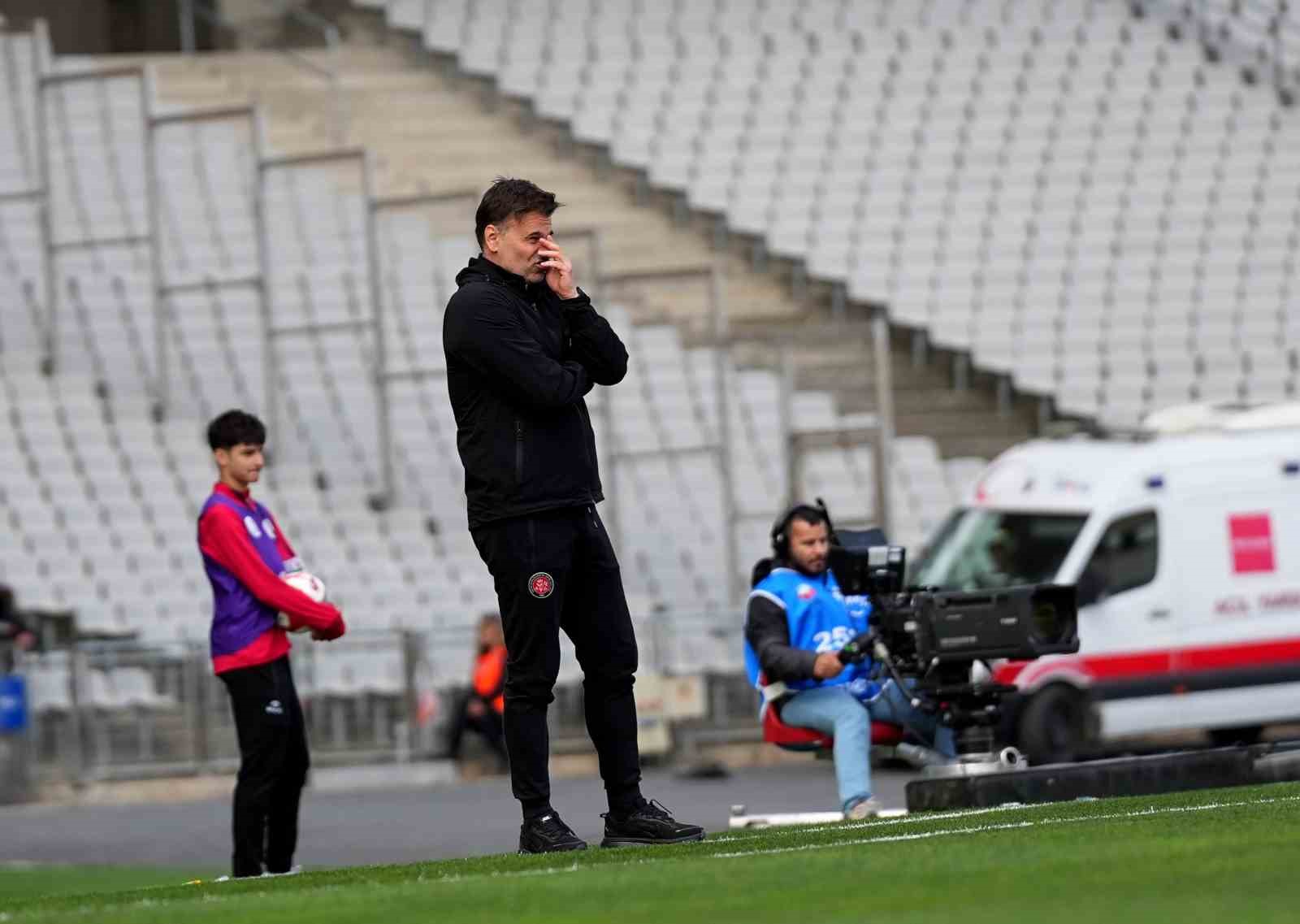 Trendyol Süper Lig: Fatih Karagümrük: 1 - Eyüpspor: 2 (İlk yarı)
