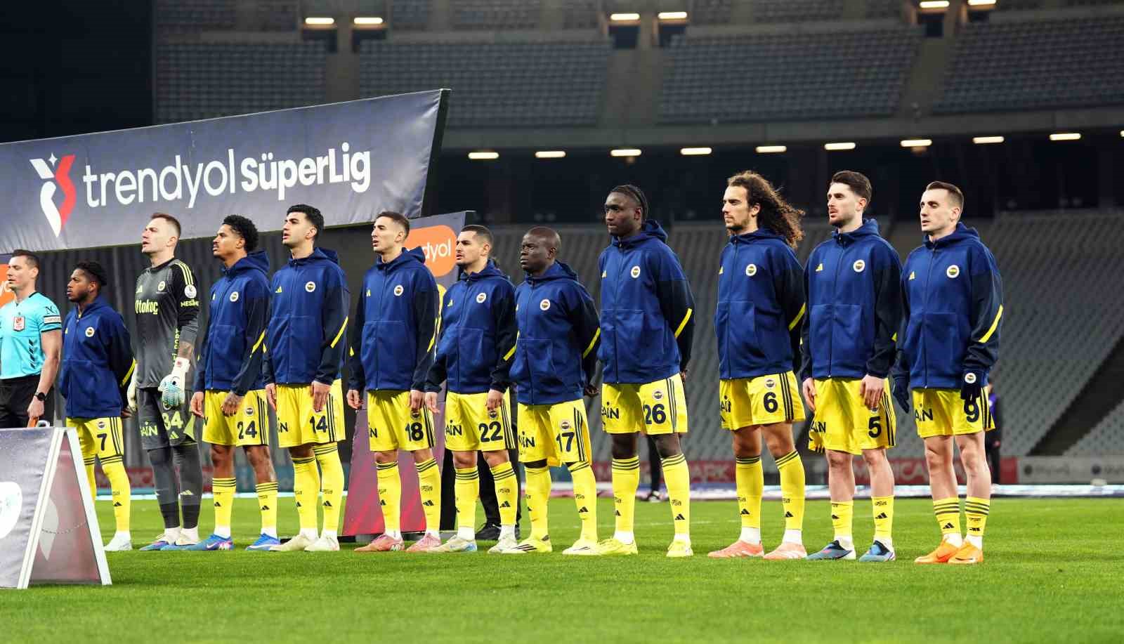 Trendyol Süper Lig: Fatih Karagümrük: 1 - Fenerbahçe: 0 (Maç devam ediyor)
