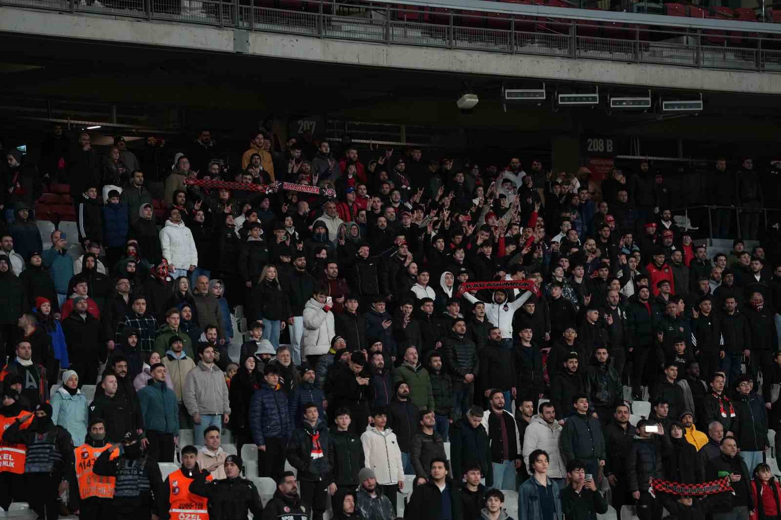 Trendyol Süper Lig: Fatih Karagümrük: 1 - Fenerbahçe: 0 (Maç devam ediyor)
