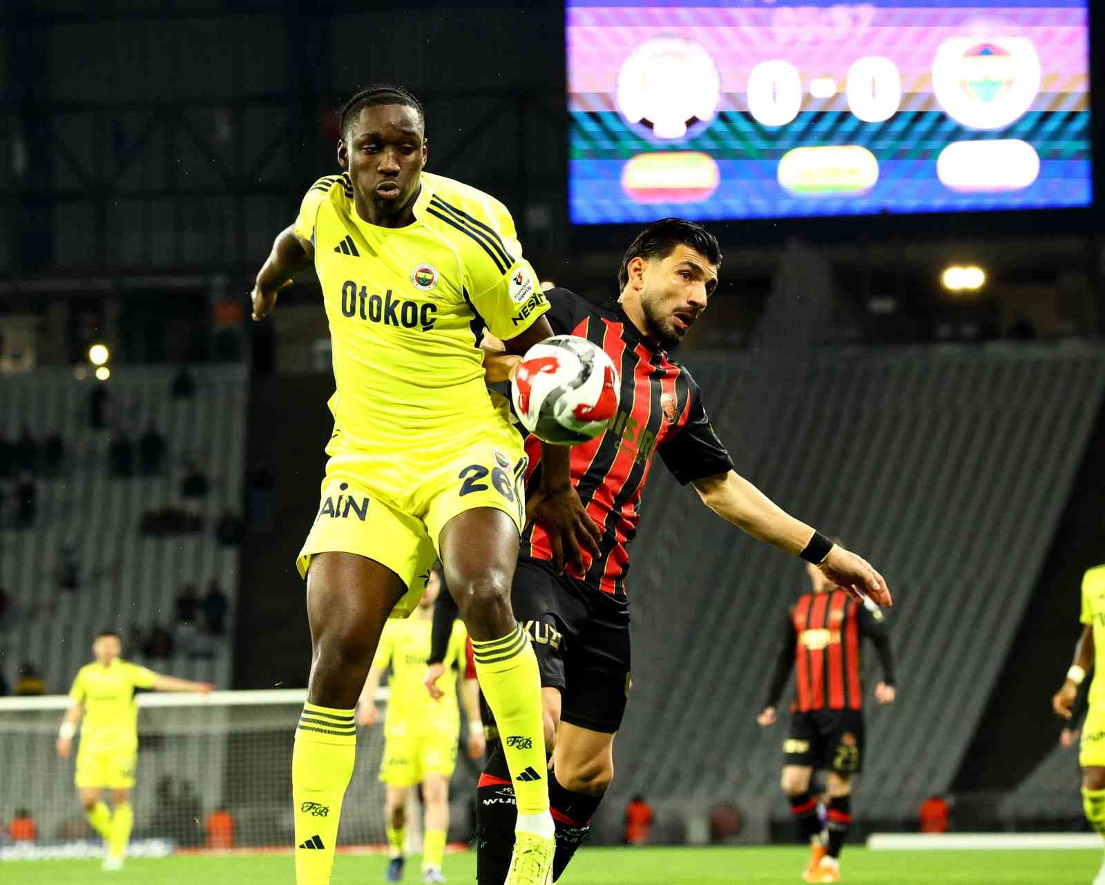 Trendyol Süper Lig: Fatih Karagümrük: 1 - Fenerbahçe: 0 (Maç devam ediyor)
