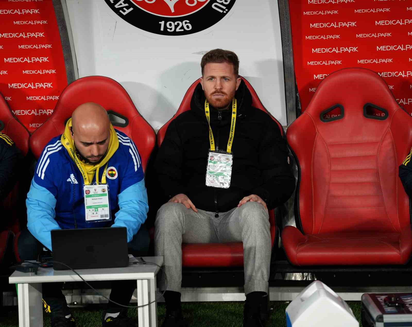 Trendyol Süper Lig: Fatih Karagümrük: 1 - Fenerbahçe: 0 (Maç devam ediyor)
