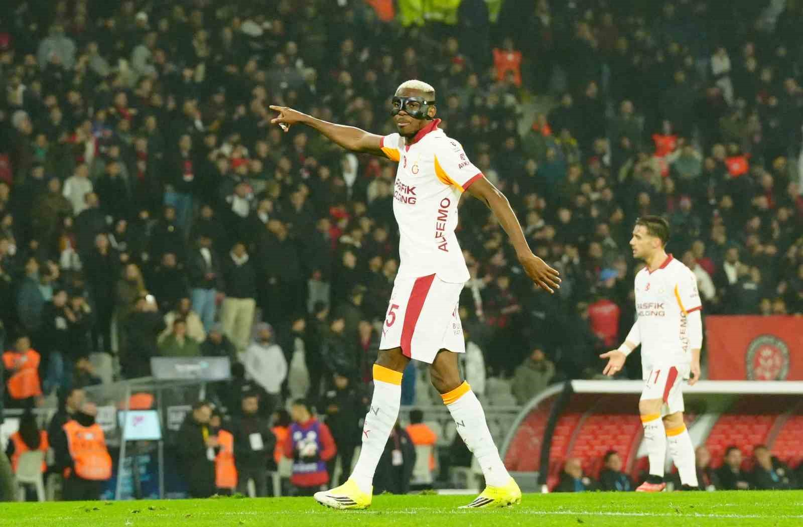 Trendyol Süper Lig: Fatih Karagümrük: 1 - Galatasaray: 1 (İlk yarı)
Trendyol Süper Lig: Fatih Karagümrük: 1 - Galatasaray: 1 (İlk yarı)