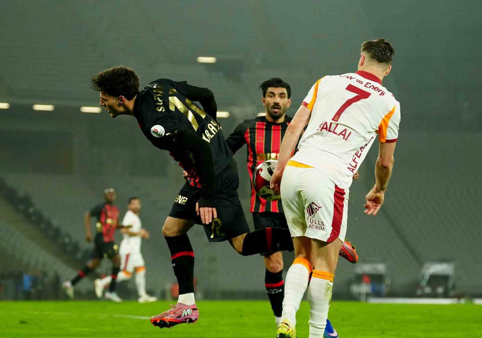 Trendyol Süper Lig: Fatih Karagümrük: 1 - Galatasaray: 1 (İlk yarı)
Trendyol Süper Lig: Fatih Karagümrük: 1 - Galatasaray: 1 (İlk yarı)