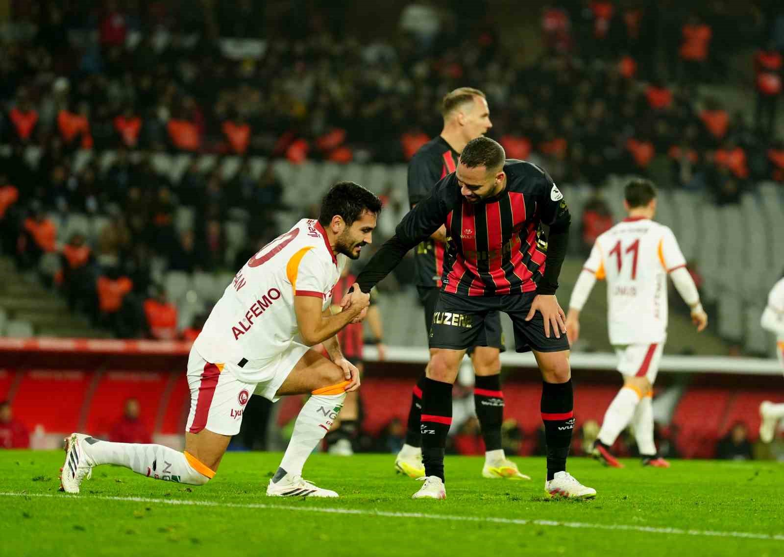 Trendyol Süper Lig: Fatih Karagümrük: 1 - Galatasaray: 1 (İlk yarı)
Trendyol Süper Lig: Fatih Karagümrük: 1 - Galatasaray: 1 (İlk yarı)
