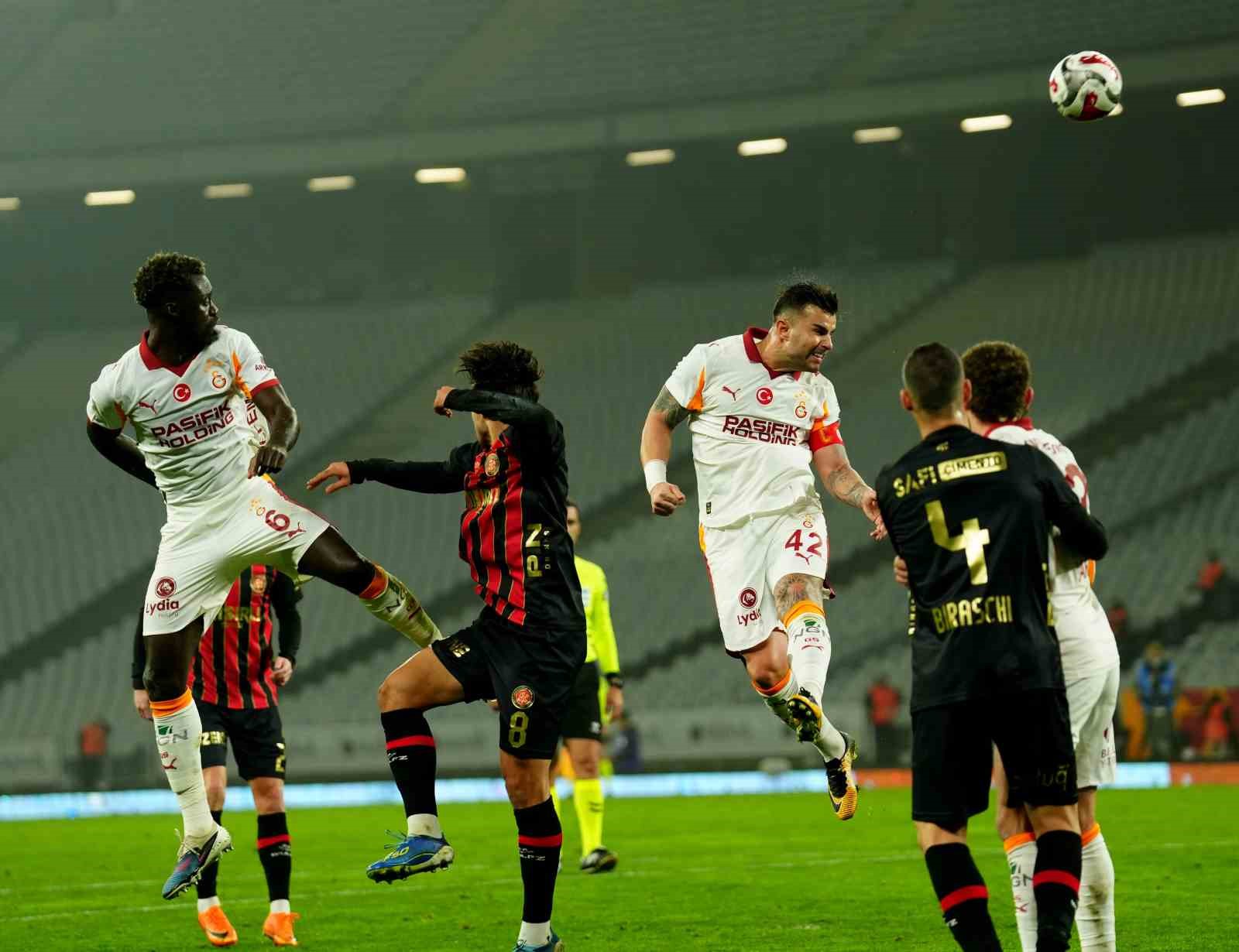 Trendyol Süper Lig: Fatih Karagümrük: 1 - Galatasaray: 1 (İlk yarı)
Trendyol Süper Lig: Fatih Karagümrük: 1 - Galatasaray: 1 (İlk yarı)