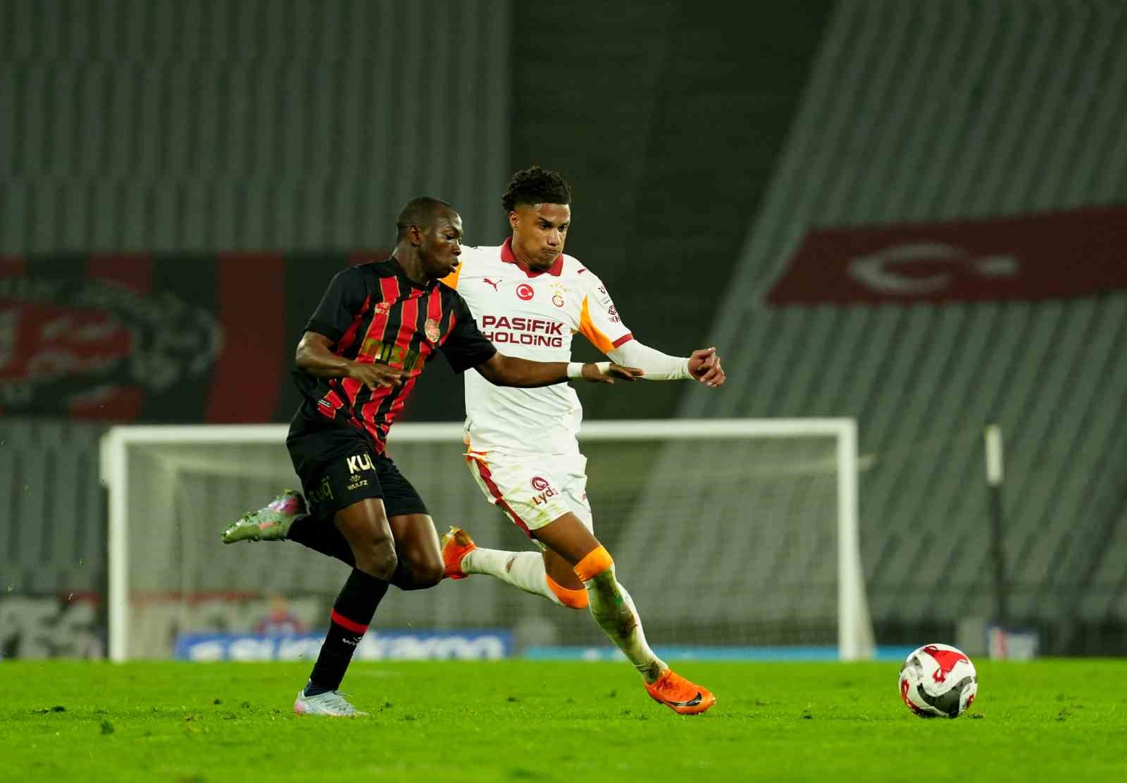 Trendyol Süper Lig: Fatih Karagümrük: 1 - Galatasaray: 1 (İlk yarı)
Trendyol Süper Lig: Fatih Karagümrük: 1 - Galatasaray: 1 (İlk yarı)