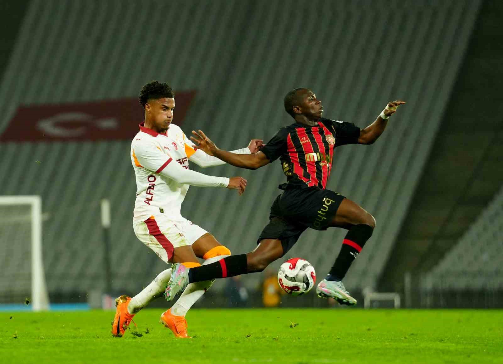 Trendyol Süper Lig: Fatih Karagümrük: 1 - Galatasaray: 1 (İlk yarı)
Trendyol Süper Lig: Fatih Karagümrük: 1 - Galatasaray: 1 (İlk yarı)
