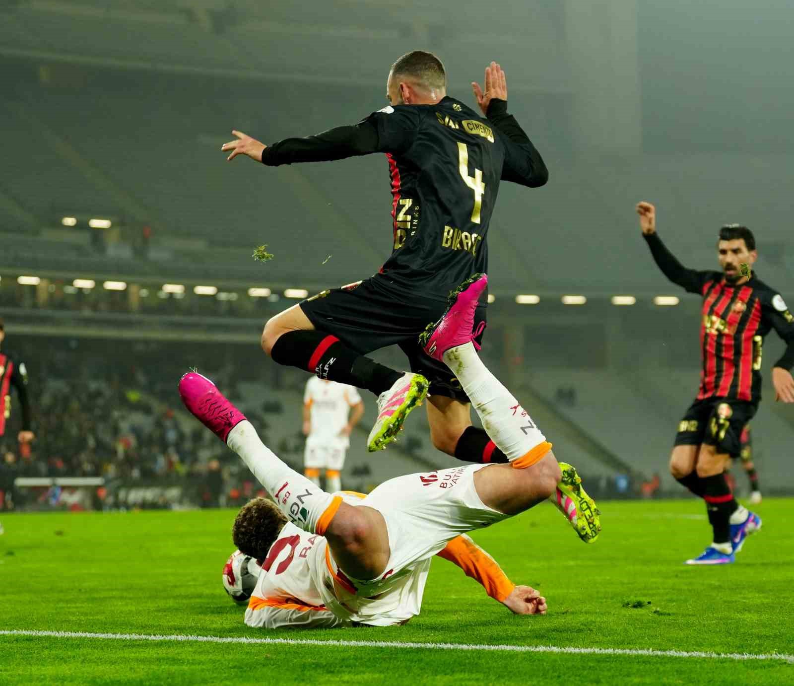 Trendyol Süper Lig: Fatih Karagümrük: 1 - Galatasaray: 1 (İlk yarı)
Trendyol Süper Lig: Fatih Karagümrük: 1 - Galatasaray: 1 (İlk yarı)