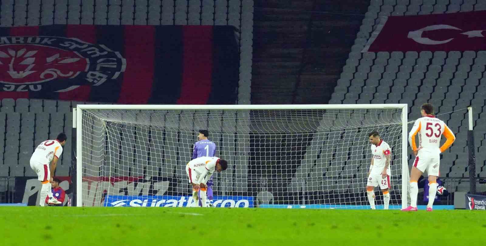 Trendyol Süper Lig: Fatih Karagümrük: 1 - Galatasaray: 1 (İlk yarı)
Trendyol Süper Lig: Fatih Karagümrük: 1 - Galatasaray: 1 (İlk yarı)