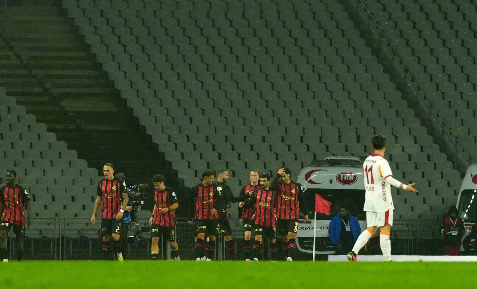 Trendyol Süper Lig: Fatih Karagümrük: 1 - Galatasaray: 1 (İlk yarı)
Trendyol Süper Lig: Fatih Karagümrük: 1 - Galatasaray: 1 (İlk yarı)