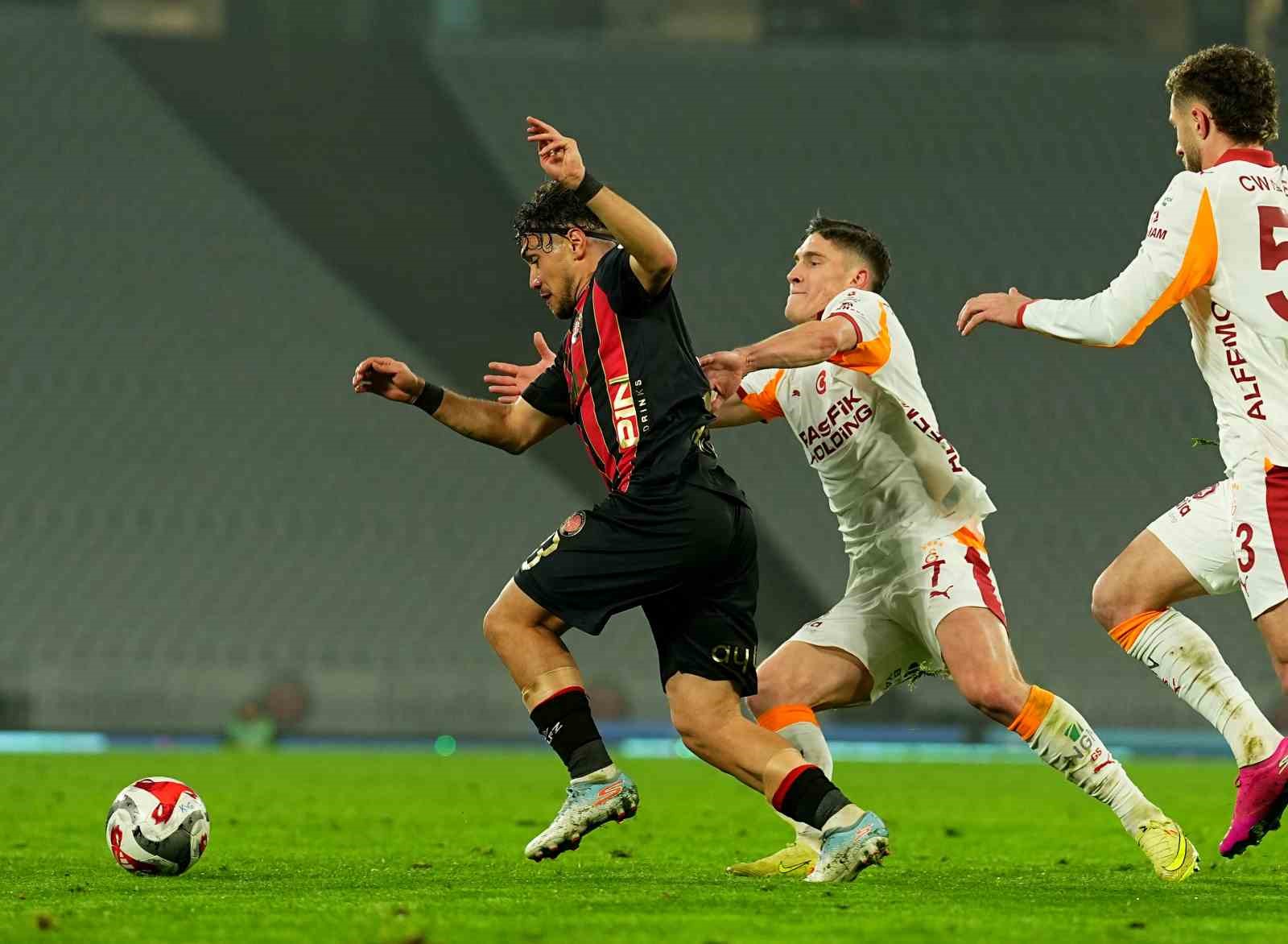Trendyol Süper Lig: Fatih Karagümrük: 1 - Galatasaray: 3 (Maç sonucu)
Trendyol Süper Lig: Fatih Karagümrük: 1 - Galatasaray: 3 (Maç sonucu)