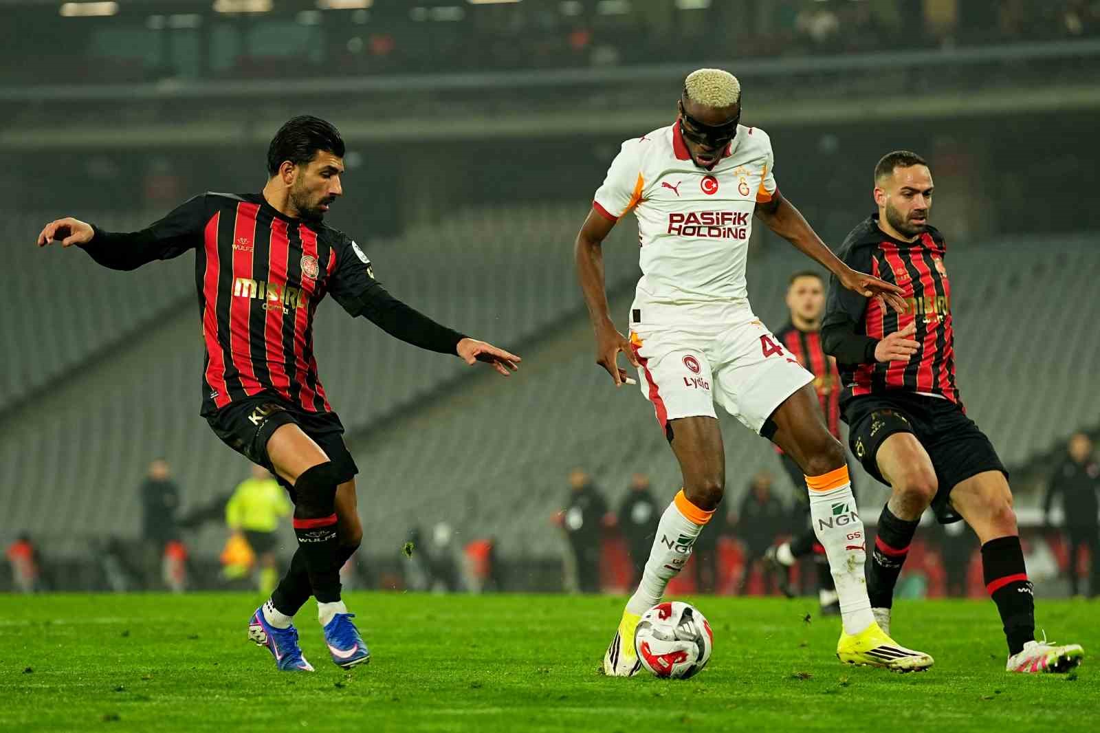 Trendyol Süper Lig: Fatih Karagümrük: 1 - Galatasaray: 3 (Maç sonucu)
Trendyol Süper Lig: Fatih Karagümrük: 1 - Galatasaray: 3 (Maç sonucu)